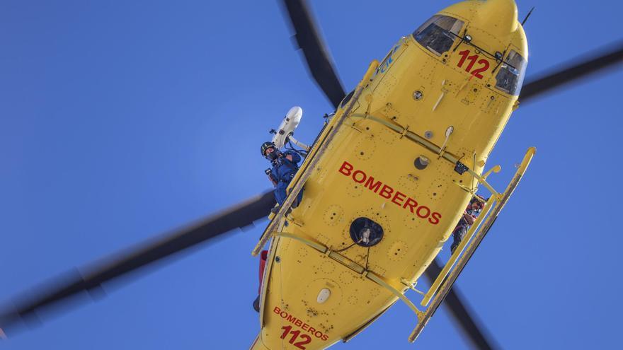 Espectacular exhibición de unidades de emergencias y exposición de la UME en Cox