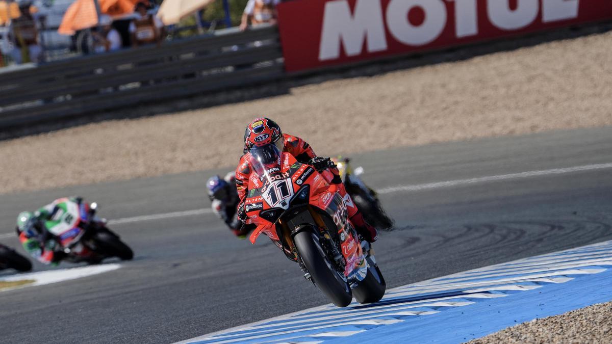 Nicoló Bulega gana la Superpole Race en Jerez