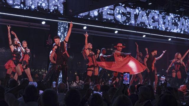 Momento del ‘show’ Spectacularrr, que ha arrasado este verano. |  | LÍO IBIZA
