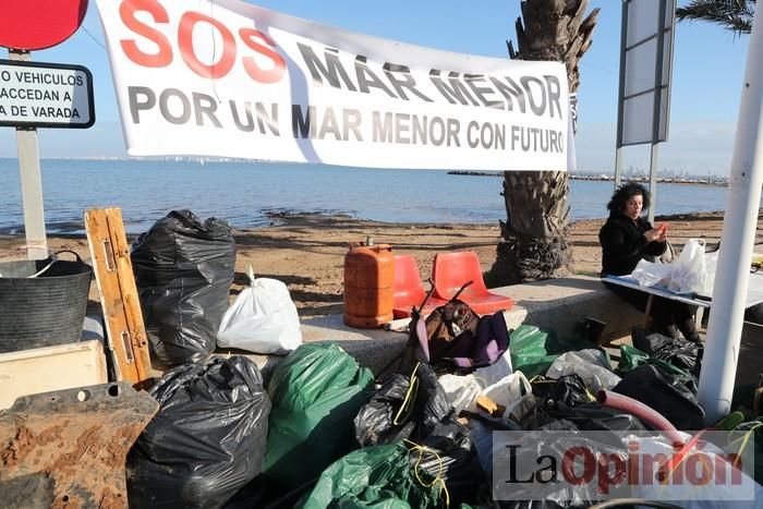 SOS Mar Menor retira dos toneladas de basura