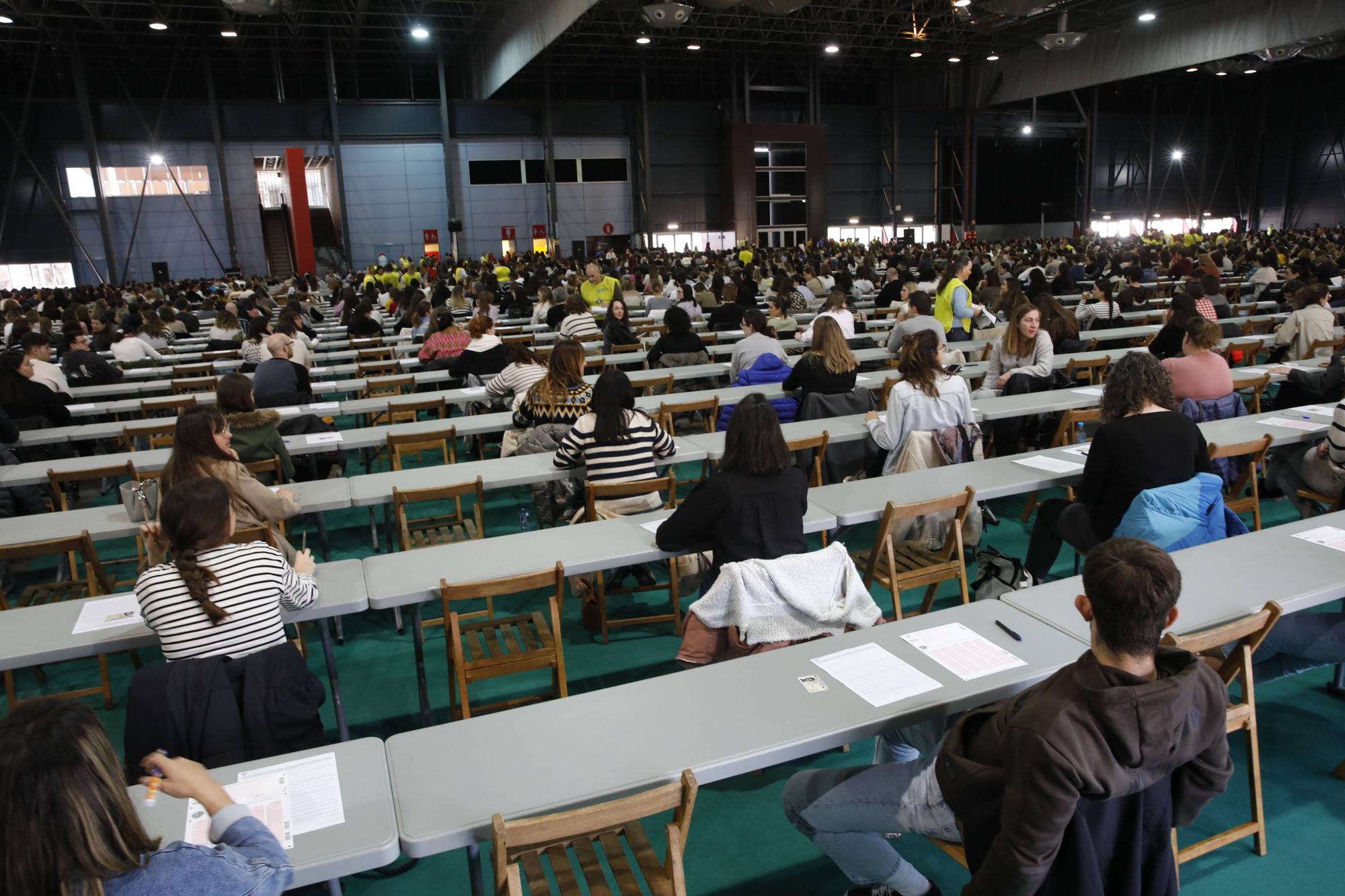 Miles de personas participan en la macrooposición de la sanidad pública asturiana.