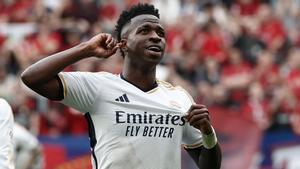 Vinicius celebra un gol en El Sadar