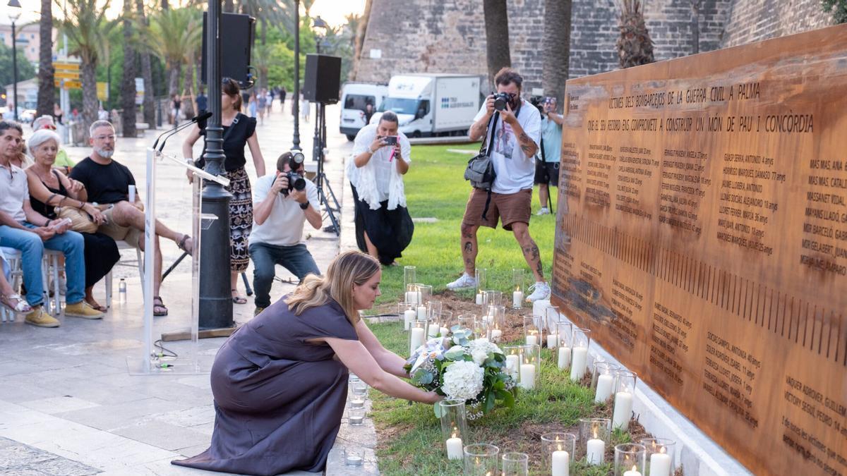 Prohens homenajea a las víctimas de los bombardeos republicanos sobre Palma en un acto sin Memòria de Mallorca