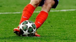 Penalti de Julián Álvarez durante la tanda entre el Atlético y el Real Madrid en los octavos de final de la Champions League