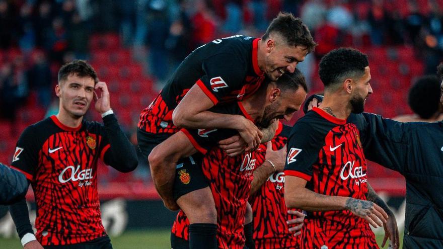 Muriqi y Raíllo, felices tras ganar al Espanyol.