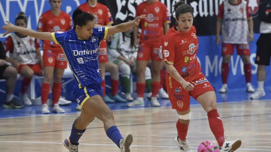 Las rojillas derriban el muro azul a tiempo