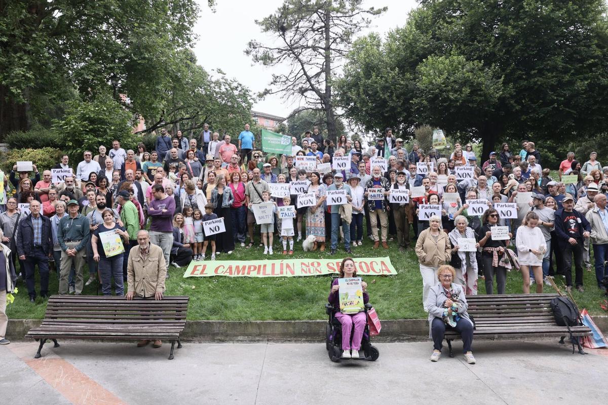 Los miembros de la plataforma durante una de las concentraciones.