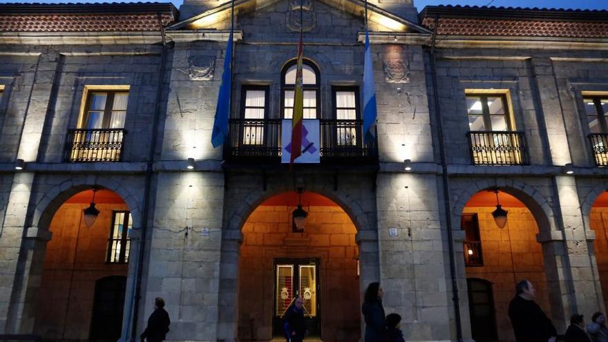Principado, la Delegación del Gobierno y el Ayuntamiento de Avilés condenan el asesinato