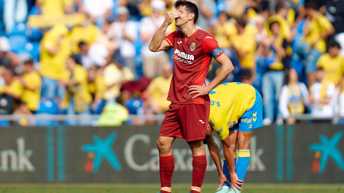 Gerard Moreno se lamenta durante el aprtido.