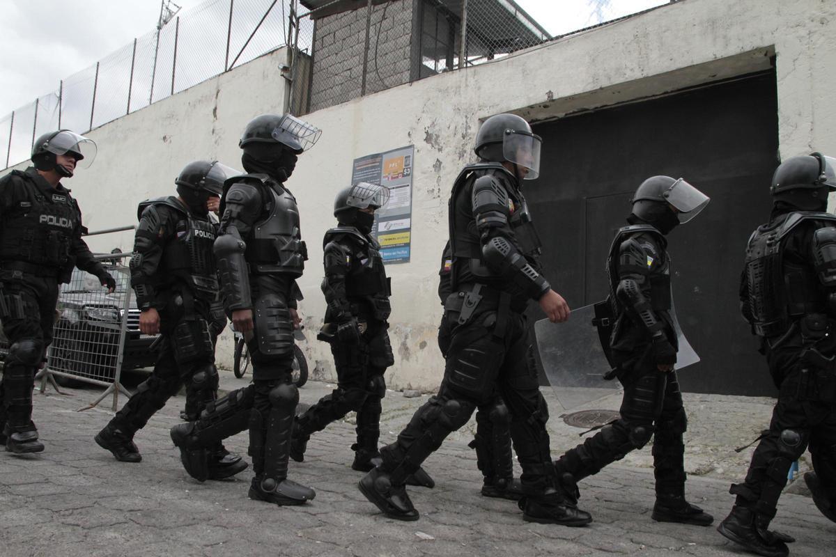 Policías de Ecuador.