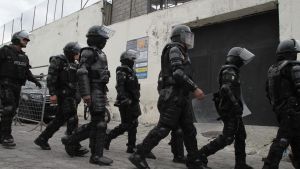Archivo - Policías de Ecuador