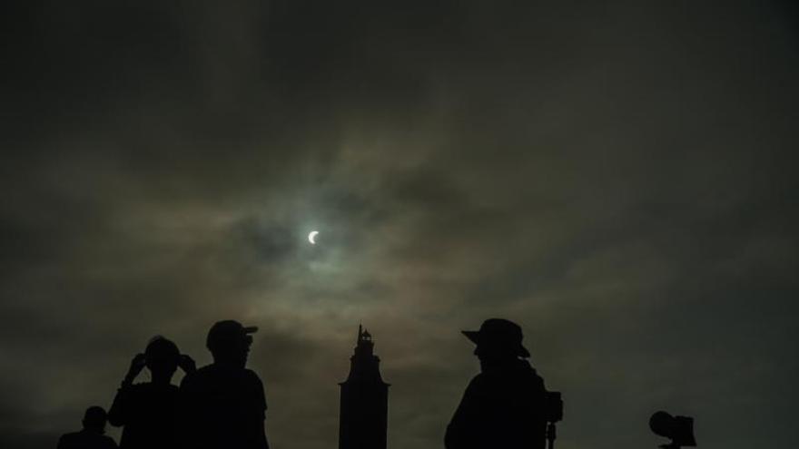 Galicia disfruta del mágico e impresionante eclipse del siglo