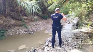 Muere un policía en Calp al intentar salvar a una persona atrapada en su coche en un río