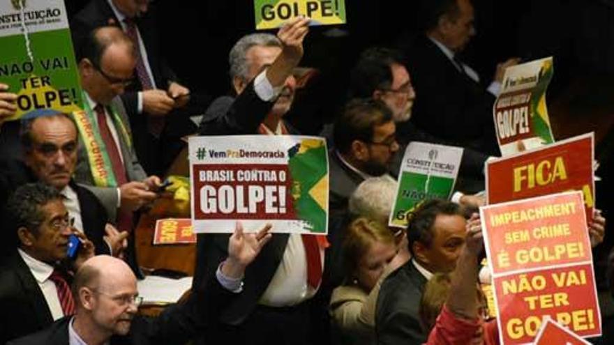 Los diputados brasileños deciden el futuro de Rousseff