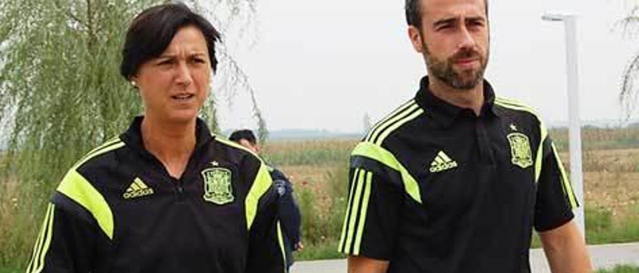 Toña Is y Jorge Vilda, en septiembre de 2015, en una concentración de la selección española absoluta.