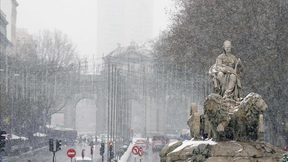 Madrid se cubre de blanco por la nevada más grande en lo que va de siglo