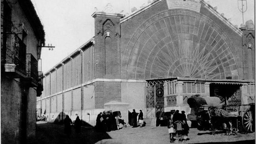 Imagen antigua del Mercado de Abastos de la capital (Segundo Viloria, 1902) durante los años 20.