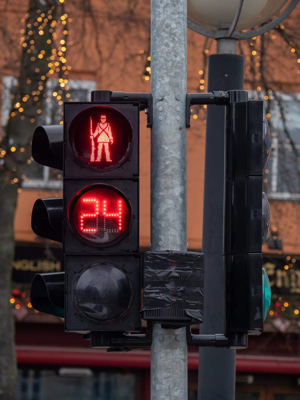 Semáforo con soldado en Fredericia, Dinamarca.