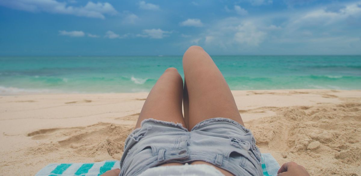 Archivo - Recurs - Sol, platja, melanoma, càncer de pell.