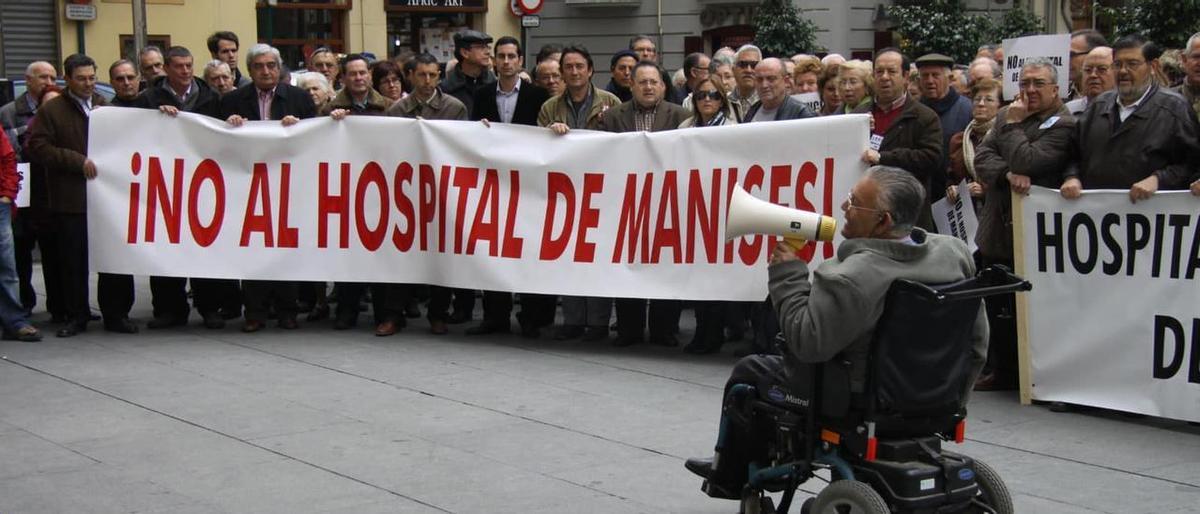 El vecindario ha mostrado su rechazo a la privatización del hospìtal de Manises.