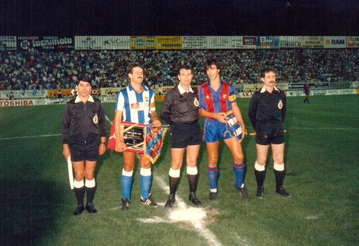 Els capitans Paco Martínez i Pep Moratalla amb els àrbitres Martín, Vegas i Aparició en el partit inaugural