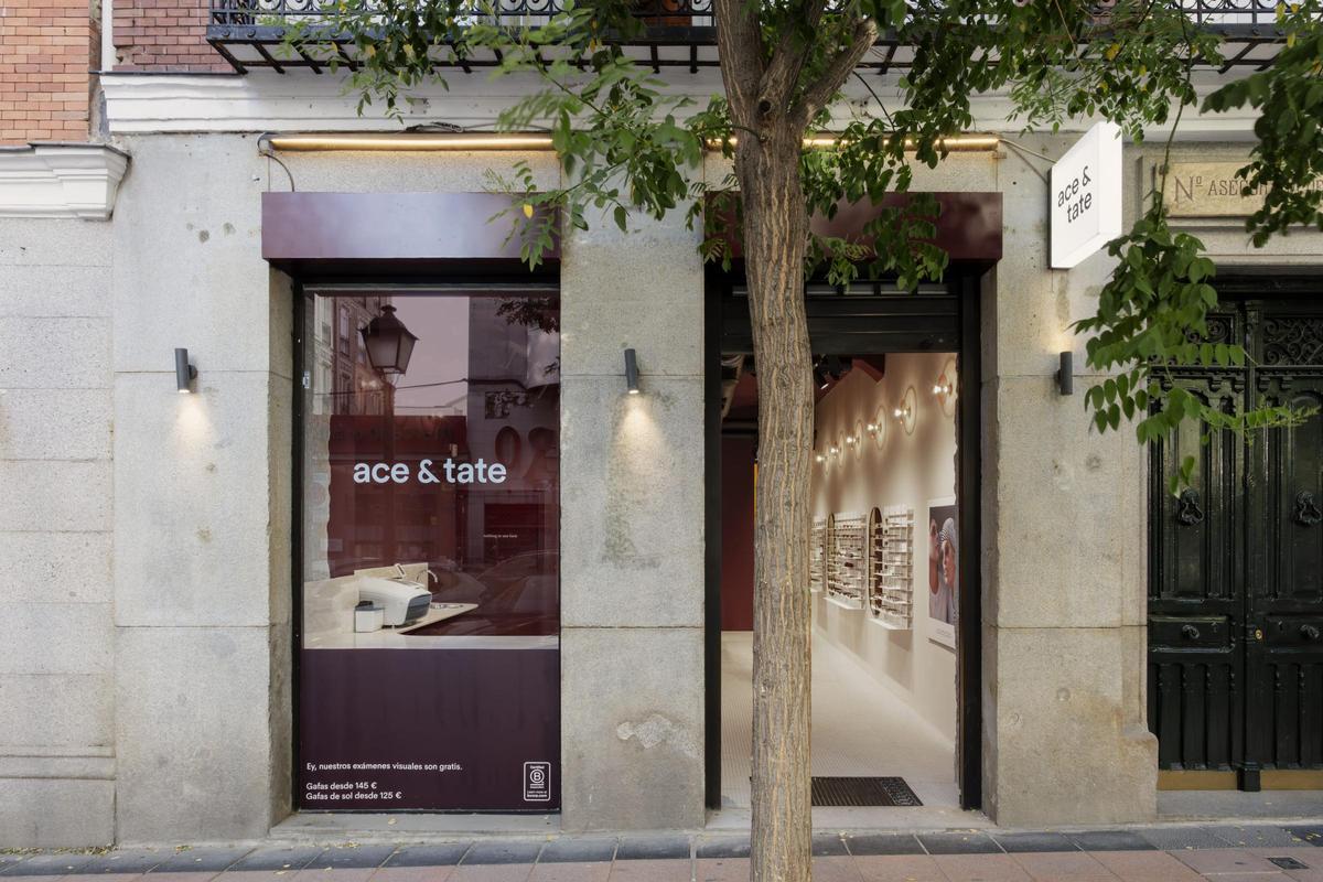 Fachada de la antigua tienda de Project Lobster en el barrio de Salamanca (Madrid) tras la reapertura bajo la marca Ace &amp; Tate.