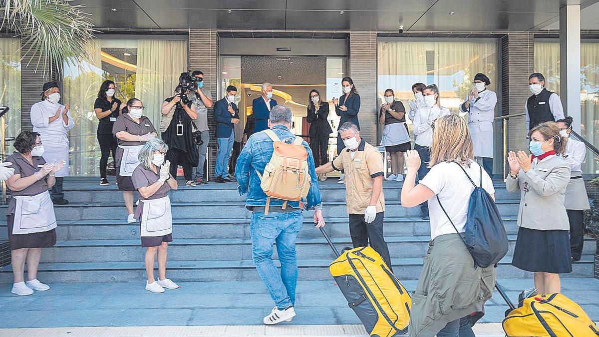 Imagen de la llegada de los primeros turistas a Mallorca tras los meses de confinamiento.