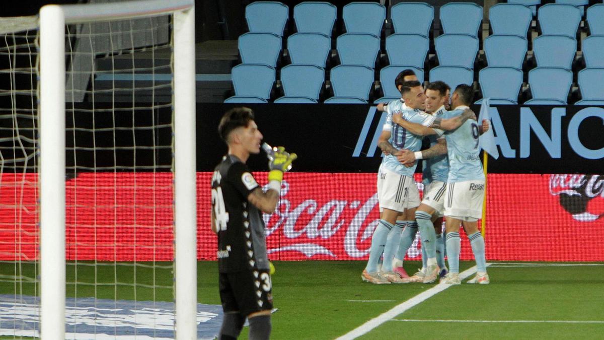 Los jugadores del Celta celebran uno de los goles ante el Levante