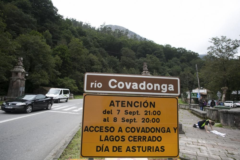 Preparativos en Covadonga para la visita real y los actos de los aniversarios