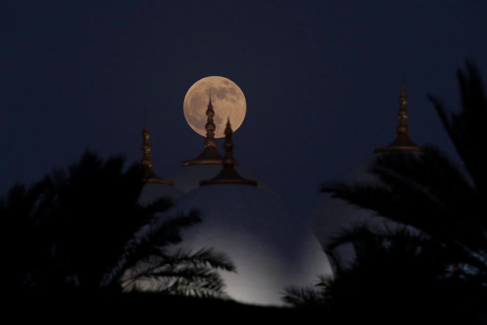 Así se ha visto el eclipse lunar en el mundo