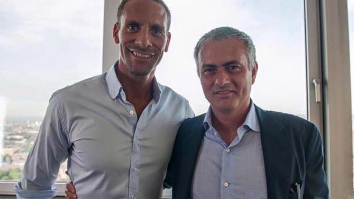 Ferdinando publicó esta foto junto a Mourinho en su perfil de Facebook