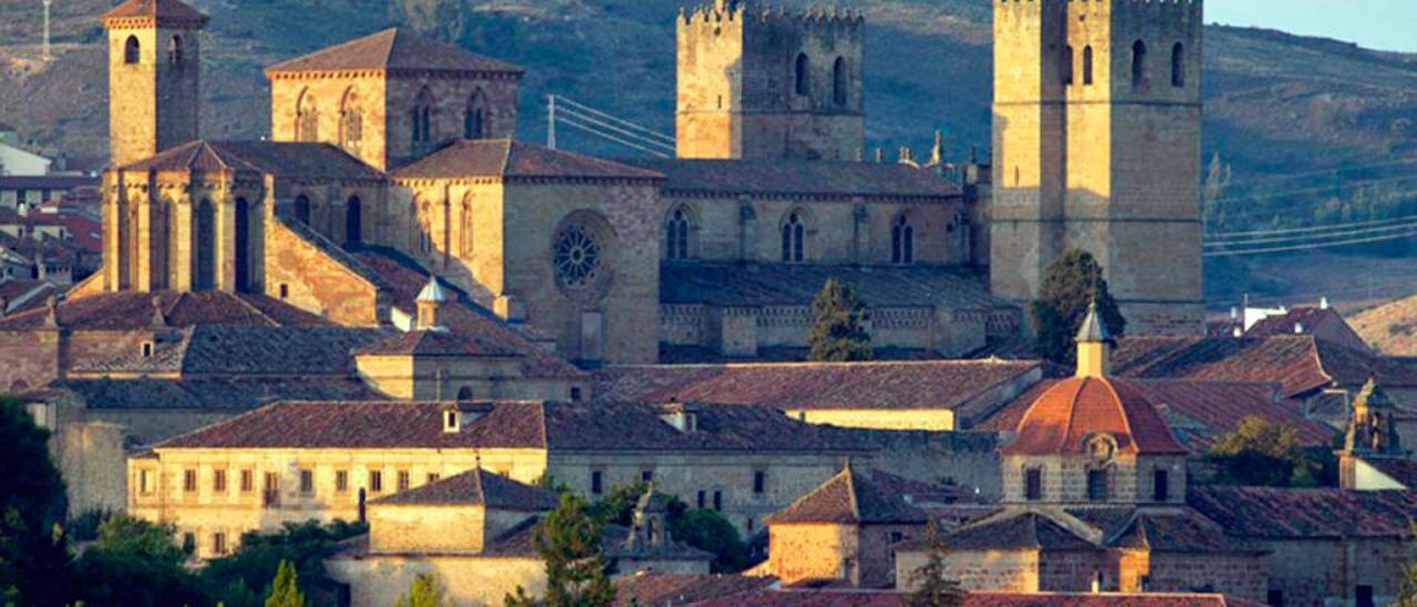 La catedral de Santa María, todo un compendio de arte. // Turismo Sigüenza