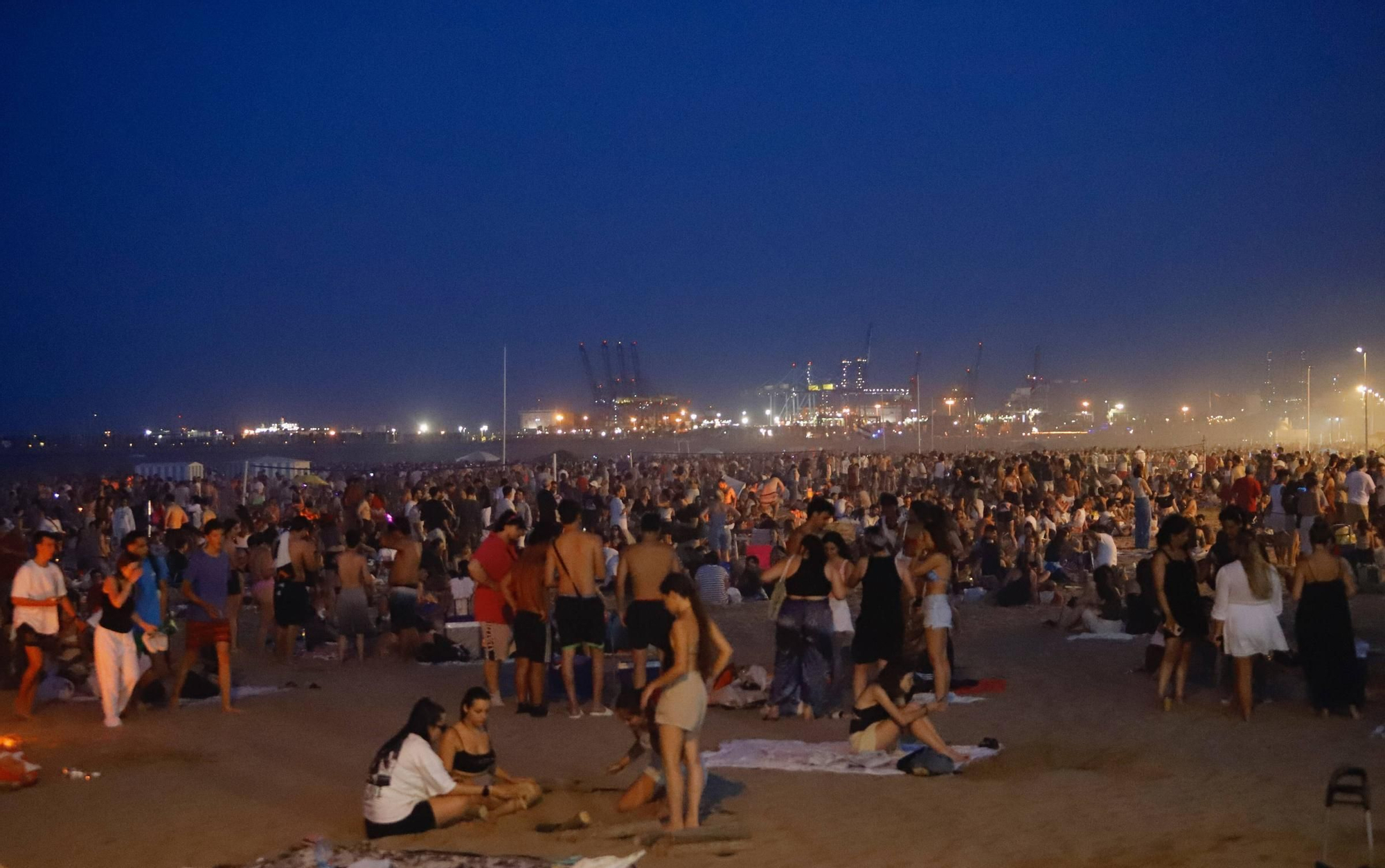 La noche de San Juan en València, en imágenes