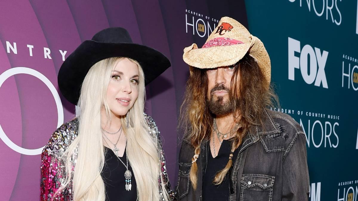 Billy Ray Cyrus y Firerose en los premios 'Academy of Country Music Honors'