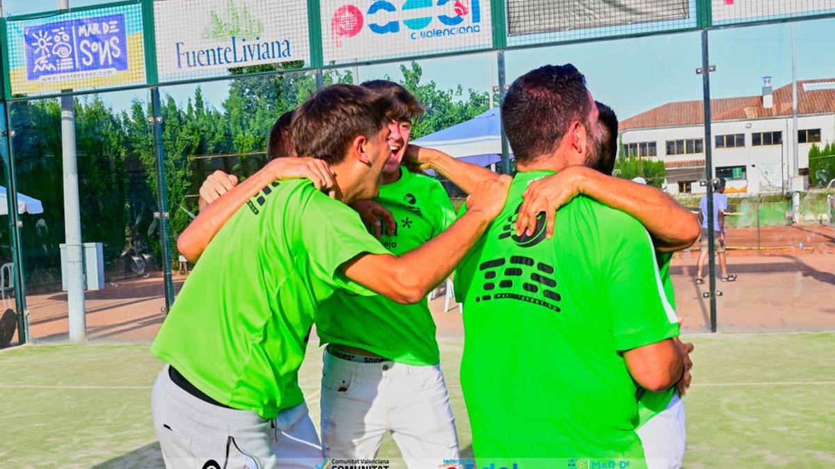 Celebración de los campeones de la Primera categoría del Campeonato Autonómico por Clubes Absoluto FPCV 2022.