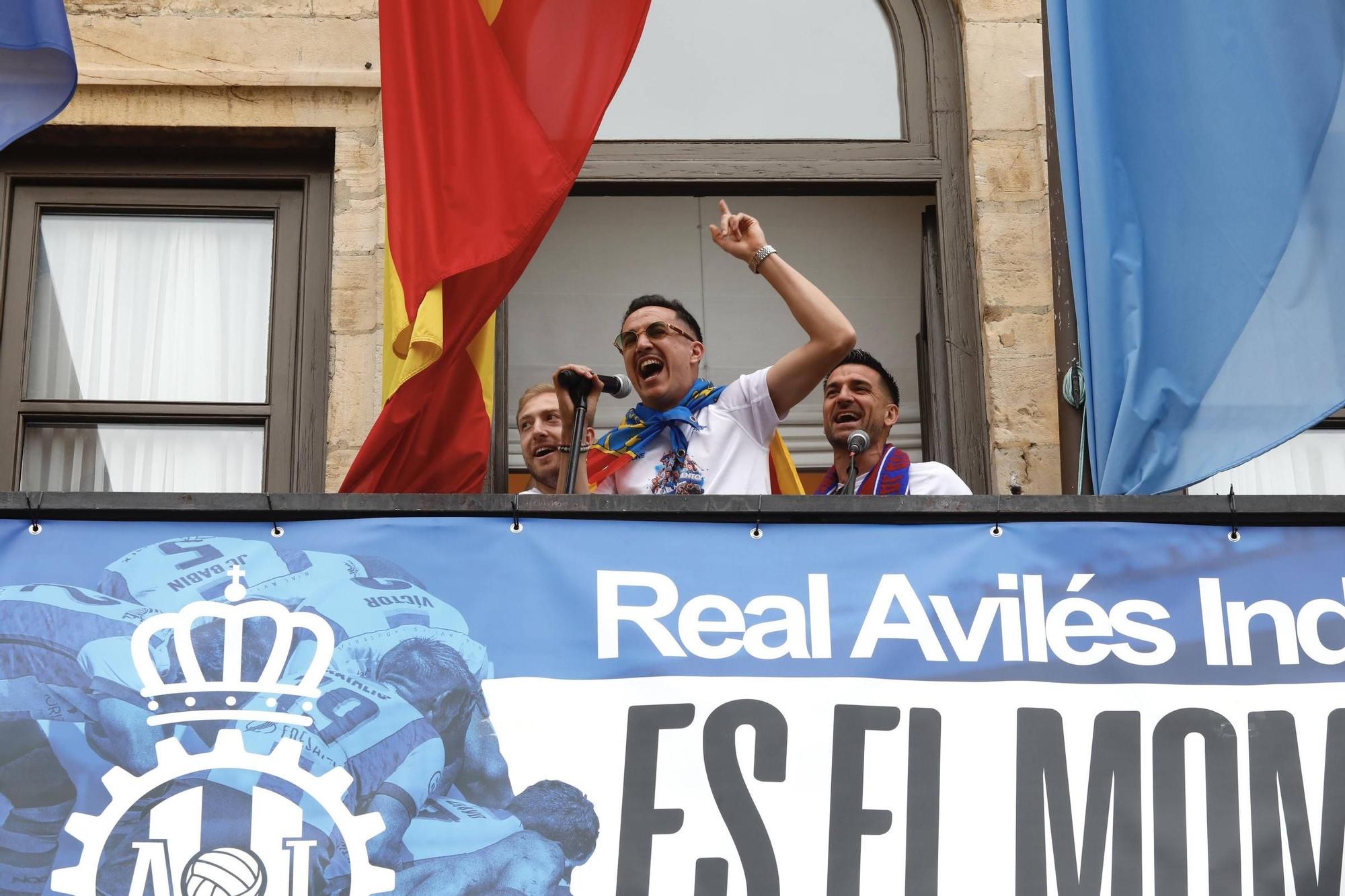 EN IMÁGENES: Así fue el recibimiento de los jugadores del Real Avilés en el Ayuntamiento
