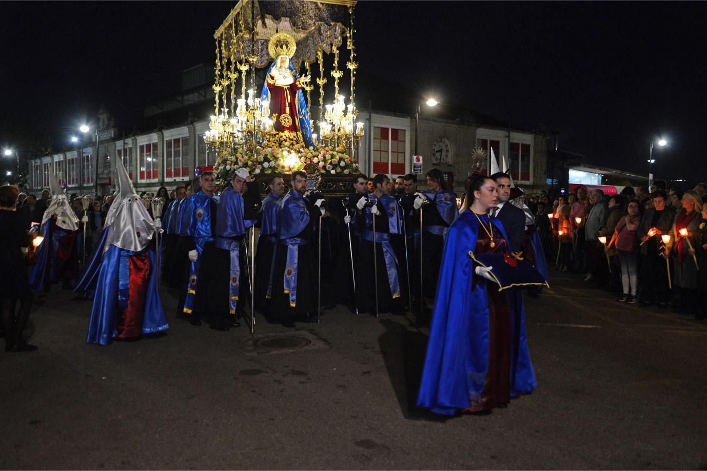 Cangas sintió el calor de la Virgen de los Dolores