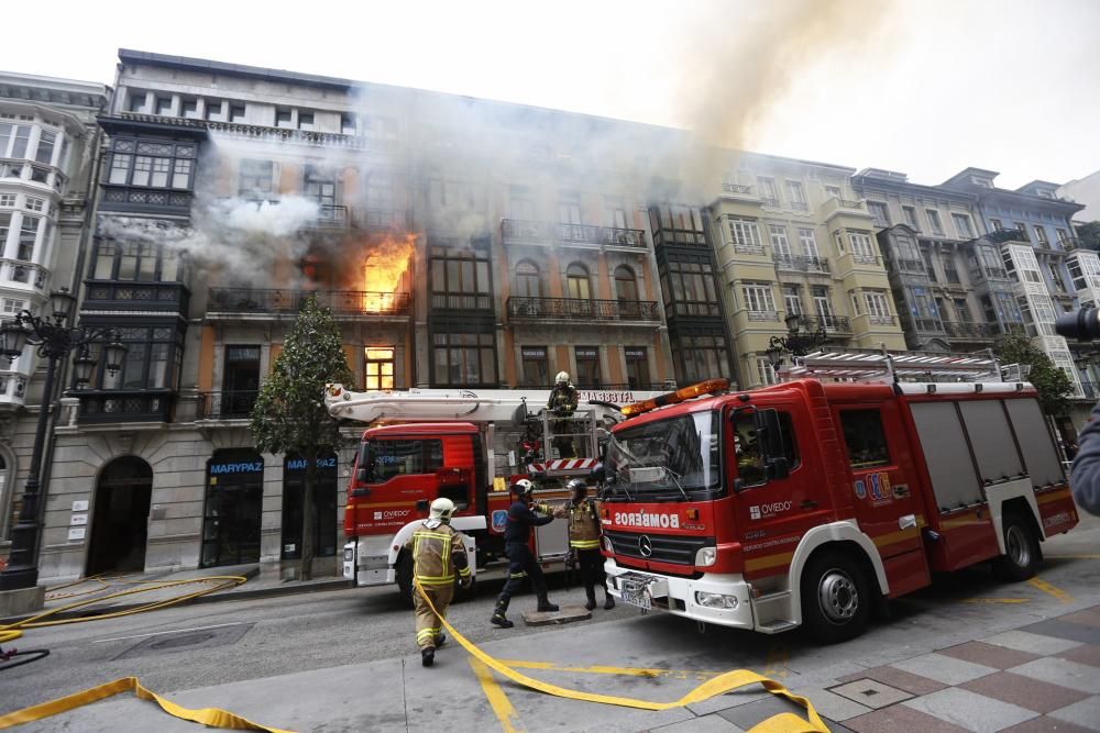 Incendio en la calle Uría de Oviedo