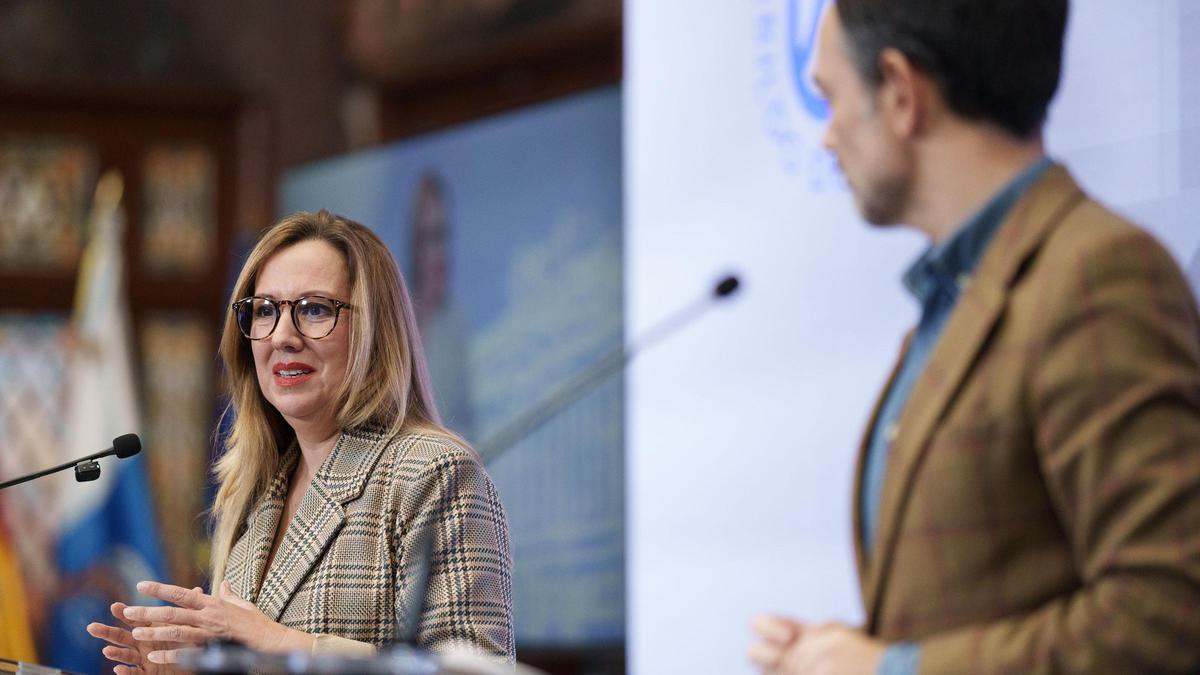 Rosa Dávila y Lope Afonso durante el balance de 2025