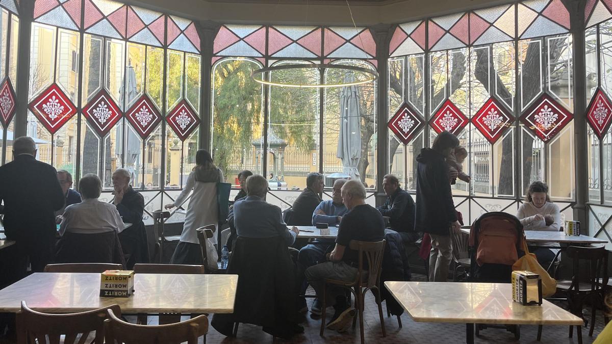 Interior de la cafetería.