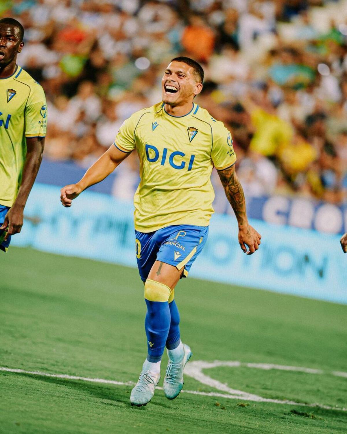 Brian Ocampo celebra un gol con el Cádiz esta temporada.