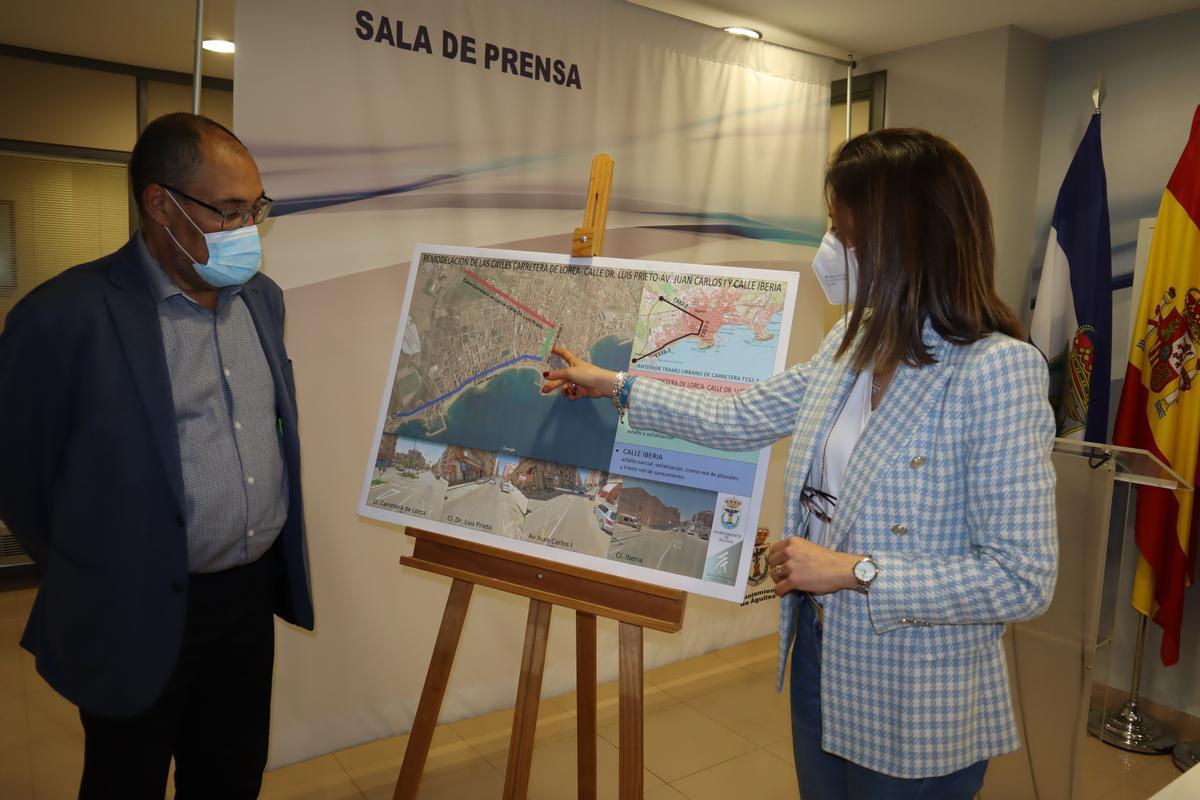 MORENO Y CONSENTINO EN LA PRESENTACIÓN DEL PROYECTO DE REMODELACIÓN DE LAS CALLES CARRETERA DE LORCA, DR. LUIS PRIETO, AVD. JUAN CARLOS I E IBERIA