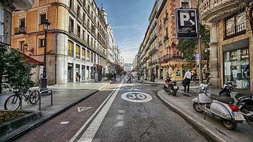 Calle Toledo en Madrid semivacía.