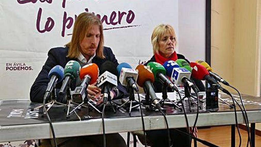 Pilar Baeza va oferir una roda de premsa juntament amb Pablo Fernández.
