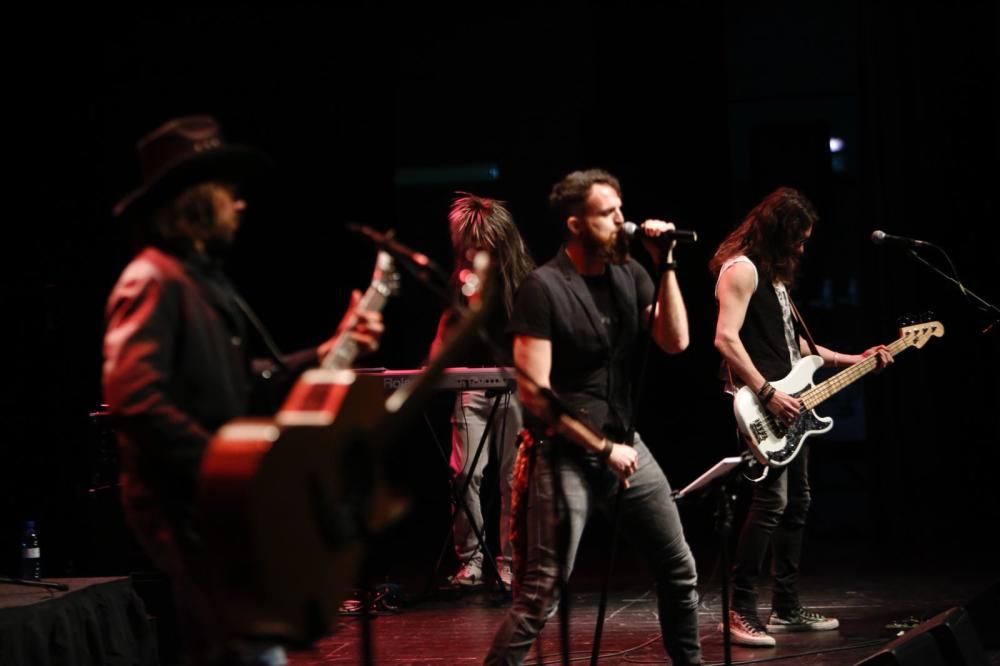 El ciclo "Rock en Familia" trajo hoy un tributo a la mítica banda en el auditorio Mar de Vigo