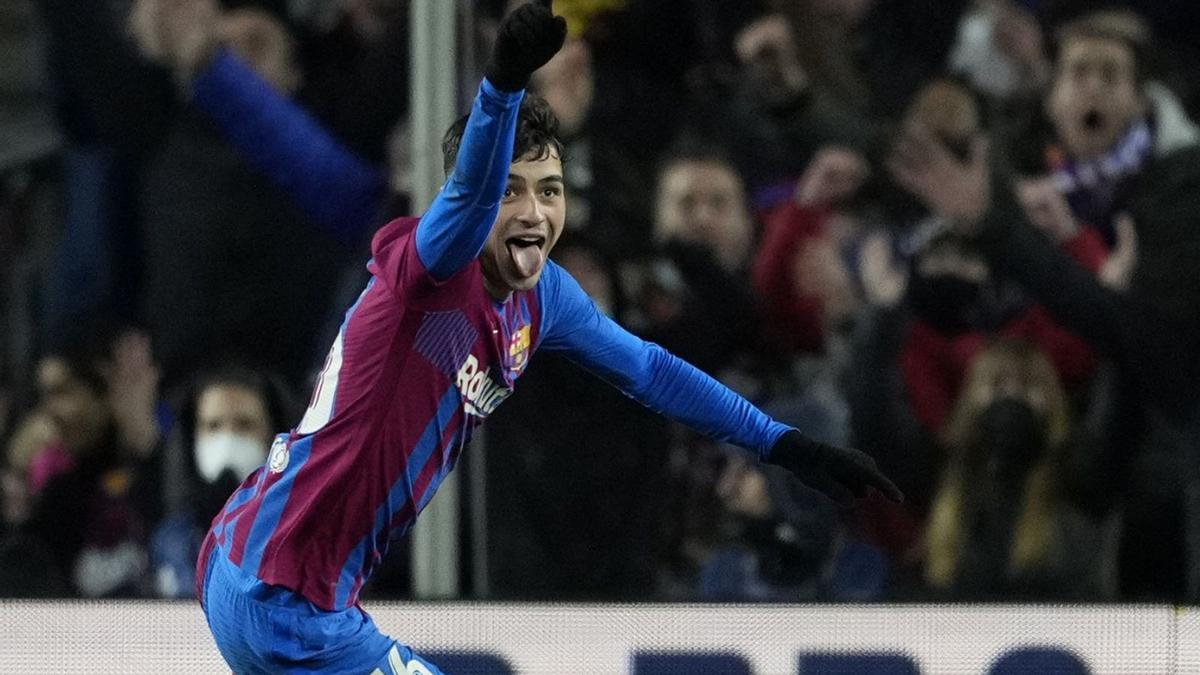 Pedri celebra su gol al Sevilla, el de la victoria del Barça. |  // EFE