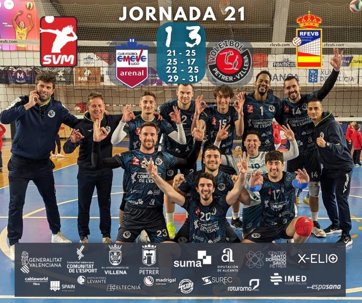 Celebración de los jugadores del Volei Villena Petrer tras su primera victoria en Superliga
