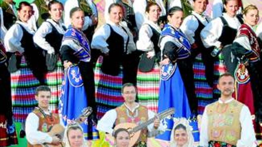 Cogolla asiste al festival nacional de Madrigueras