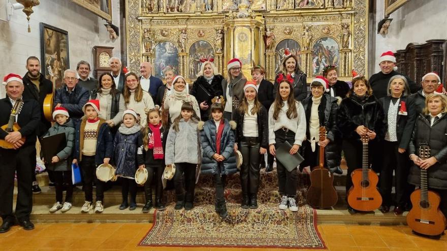 Longares disfruta de la Navidad al compás de villancicos y citas populares