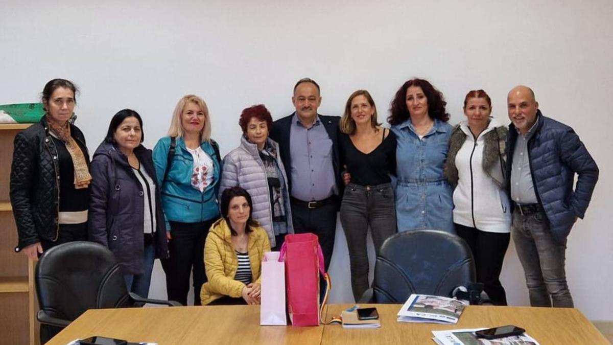 Mar Blanco, de Móvete, con los representantes de la corporación rumana.